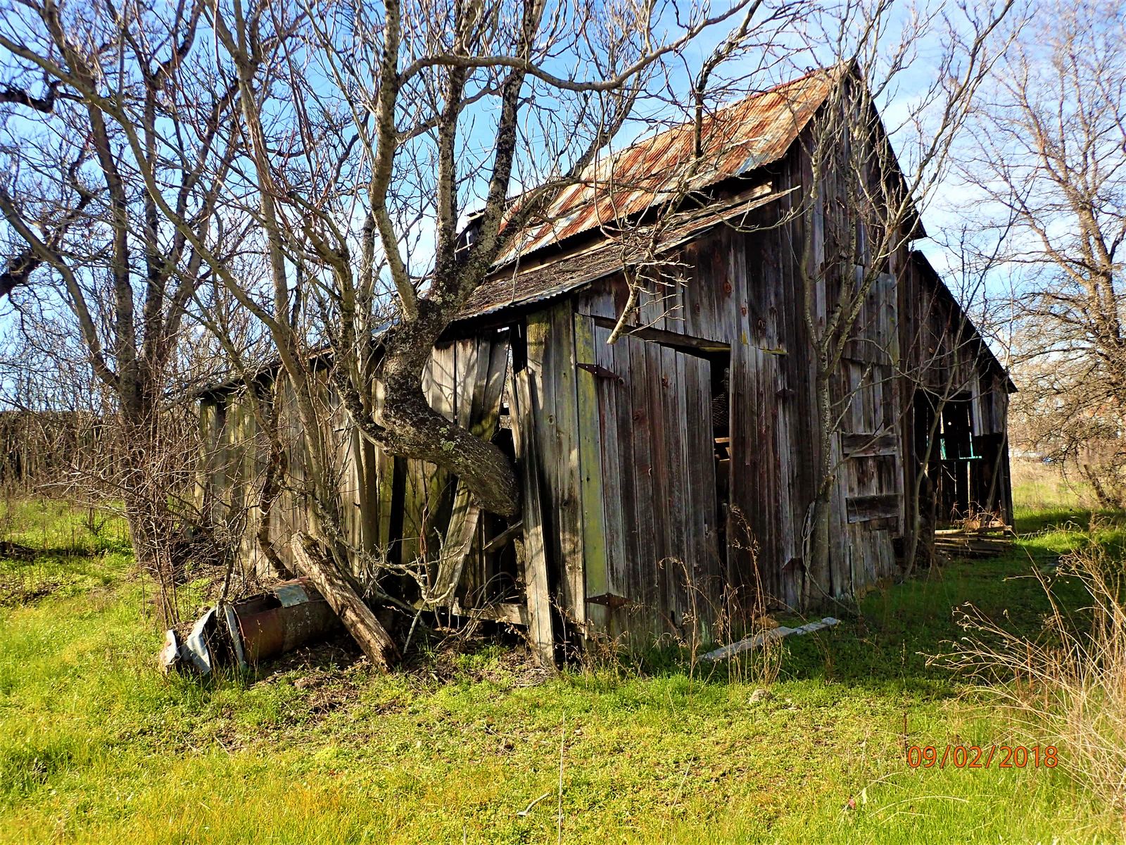 Old barn in Chinese Camp, California